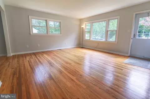 Living - 300 David Hall Rd, Dover, DE 19904 photo 2 of 4