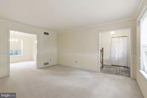 Living - 133 Red Oak Dr, Dover, DE 19904 photo 1 of 4