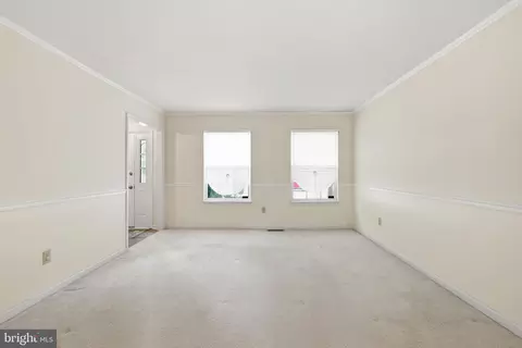 Living - 133 Red Oak Dr, Dover, DE 19904 photo 2 of 4