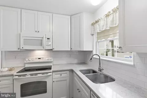 Kitchen - 133 Red Oak Dr, Dover, DE 19904 photo 1 of 3