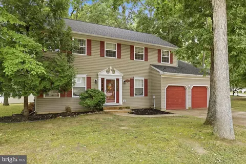 Exterior - 133 Red Oak Dr, Dover, DE 19904 photo 4 of 7