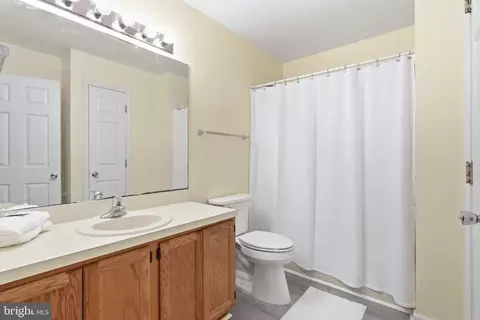Bath - 133 Red Oak Dr, Dover, DE 19904 photo 2 of 4