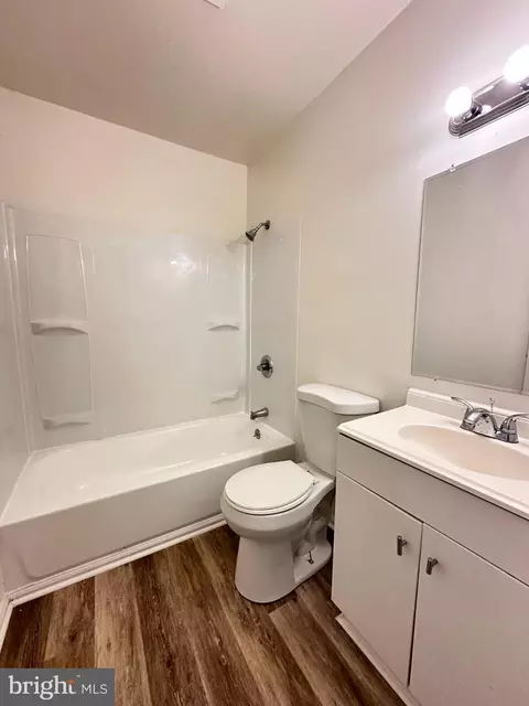 Bath - 6 Washington Pl, Dover, DE 19901 photo 1 of 1