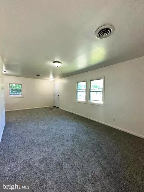 Living - 6 Washington Pl, Dover, DE 19901 photo 2 of 2