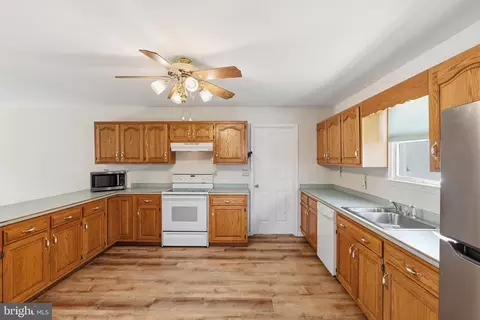 Kitchen - 949 Janeka Ln, Dover, DE 19904 photo 2 of 2