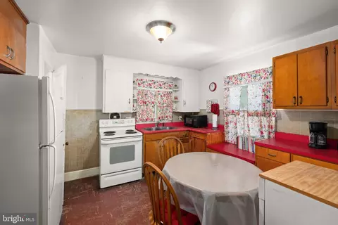 Kitchen - 774 S Halsey Rd, Dover, DE 19901 photo 2 of 2
