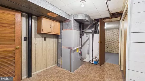 Entry Way - 576 Crawford Ave, Dover, DE 19901 photo 15 of 17