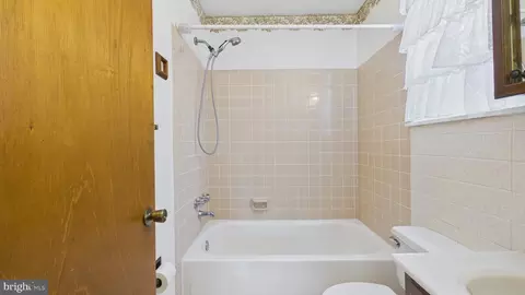 Bath - 576 Crawford Ave, Dover, DE 19901 photo 2 of 2