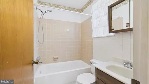 Entry Way - 576 Crawford Ave, Dover, DE 19901 photo 14 of 17