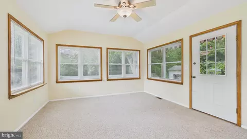 Entry Way - 576 Crawford Ave, Dover, DE 19901 photo 4 of 17