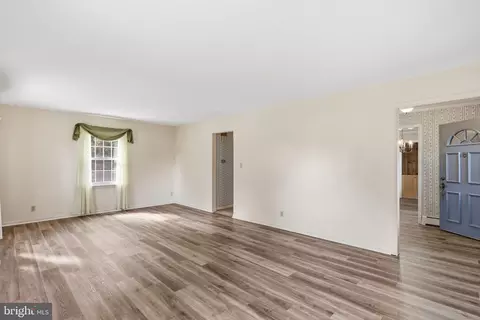 Living - 86 Dalwin Dr, Dover, DE 19901 photo 3 of 4