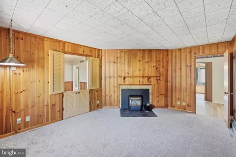 Living - 86 Dalwin Dr, Dover, DE 19901 photo 2 of 4