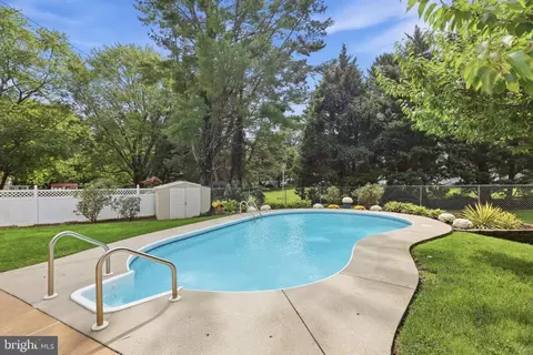 Exterior - 86 Dalwin Dr, Dover, DE 19901 photo 4 of 10