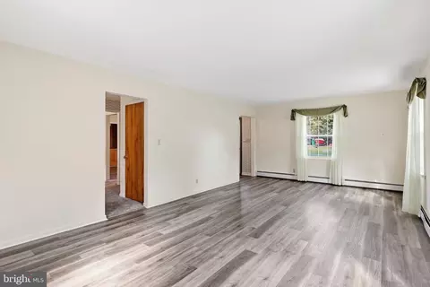 Living - 86 Dalwin Dr, Dover, DE 19901 photo 4 of 4