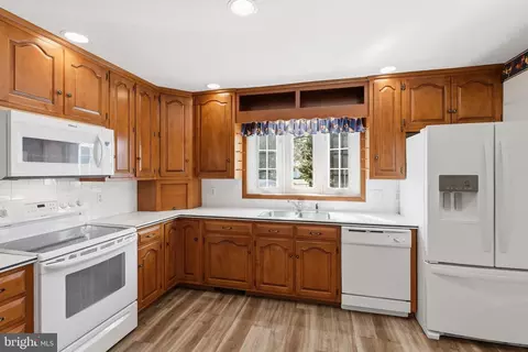 Kitchen - 86 Dalwin Dr, Dover, DE 19901 photo 4 of 4
