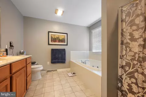 Bath - 52 Connie Ln, Dover, DE 19901 photo 1 of 2