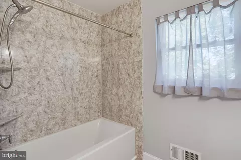 Bath - 713 Pear St, Dover, DE 19904 photo 3 of 3