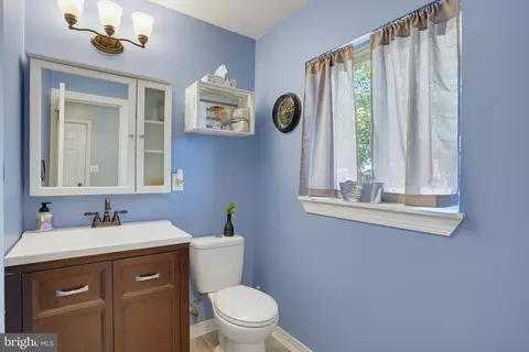 Bath - 713 Pear St, Dover, DE 19904 photo 1 of 3