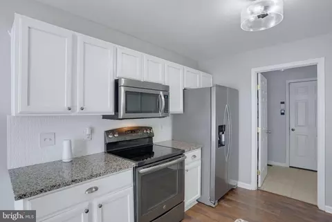Entry Way - 57 Houston St, Dover, DE 19901 photo 1 of 2