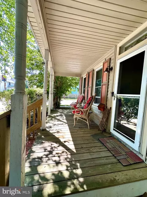 Exterior - 302 N Bradford St, Dover, DE 19904 photo 3 of 11