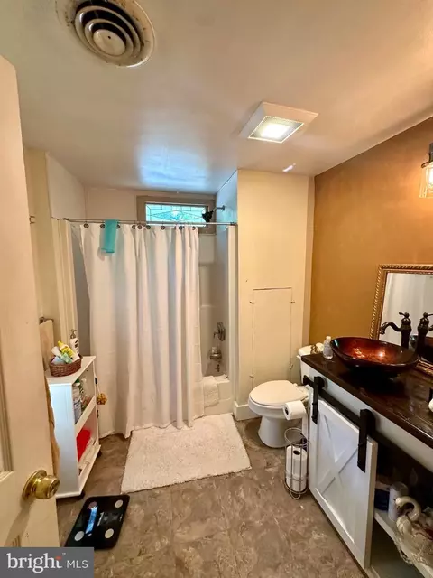 Bath - 302 N Bradford St, Dover, DE 19904 photo 5 of 6