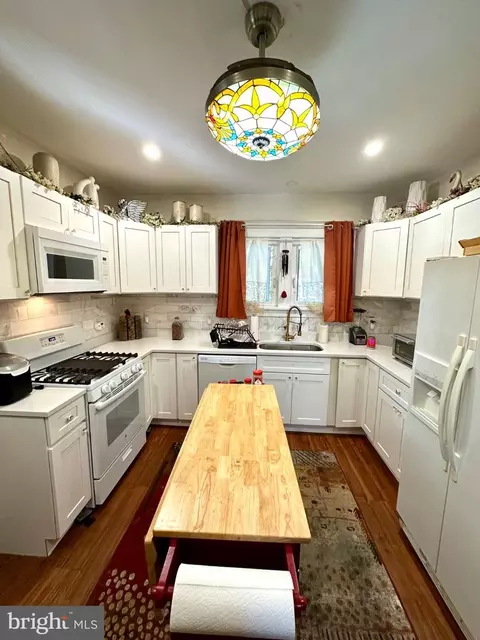 Kitchen - 302 N Bradford St, Dover, DE 19904 photo 2 of 2