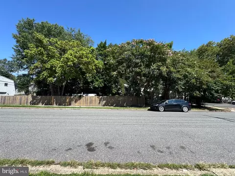 Exterior - 302 N Bradford St, Dover, DE 19904 photo 7 of 11