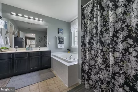 Bath - 333 W Darby Cir, Dover, DE 19904 photo 2 of 4