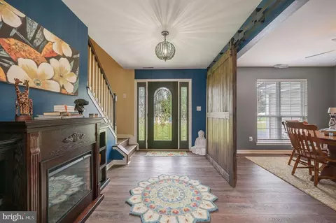 Entry Way - 333 W Darby Cir, Dover, DE 19904 photo 1 of 3