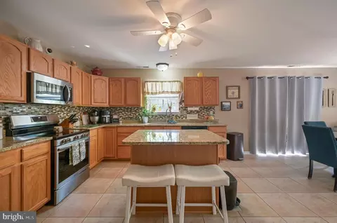 Kitchen - 333 W Darby Cir, Dover, DE 19904 photo 2 of 3