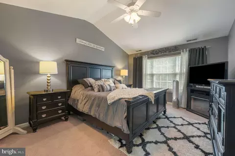 Bedroom - 333 W Darby Cir, Dover, DE 19904 photo 1 of 4