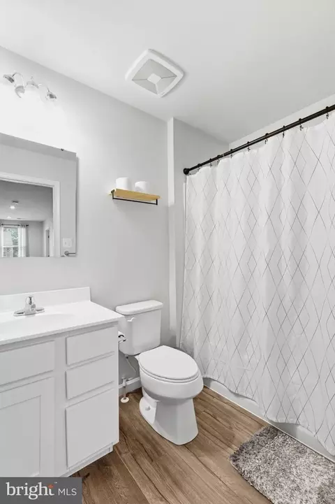 Bath - 351 Bluecoat St, Dover, DE 19901 photo 2 of 2