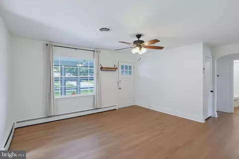 Living - 107 Upland Ave, Dover, DE 19901 photo 2 of 3