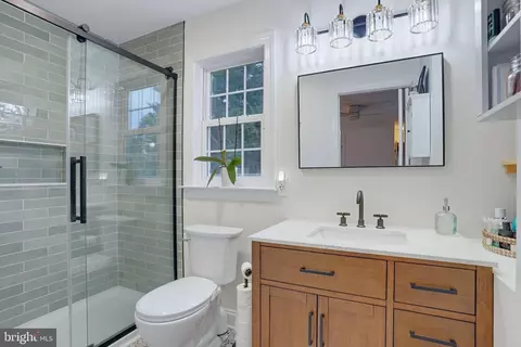 Bath - 44 Washington St, Dover, DE 19901 photo 2 of 3