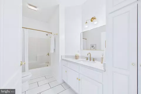 Bath - 163 Unruh Dr, Dover, DE 19904 photo 1 of 8