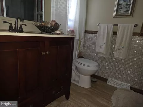 Bath - 100 Brookfield Dr, Dover, DE 19901 photo 2 of 4