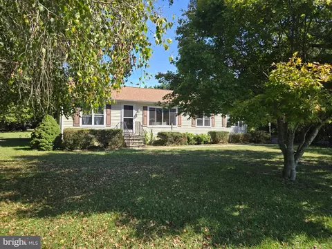 504 Fernwood Dr, Harrington, DE 19952