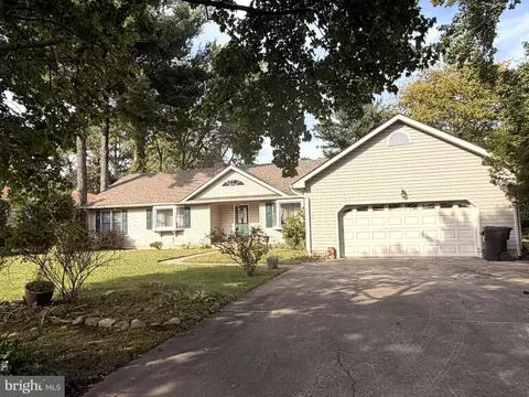 252 Greenview Dr, Dover, DE 19901 photo 2