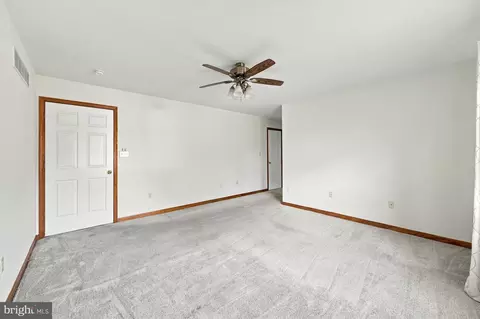 Living - 464 Fieldcrest Dr, Dover, DE 19904 photo 4 of 4