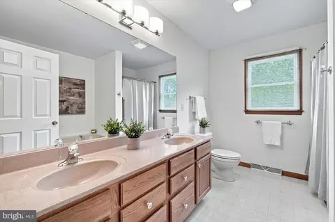 Bath - 464 Fieldcrest Dr, Dover, DE 19904 photo 1 of 3
