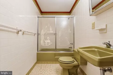 Bath - 6 Winged Foot Rd, Dover, DE 19904 photo 3 of 4