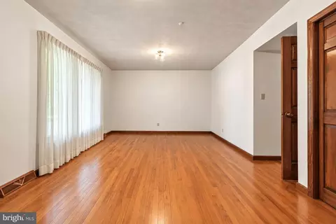 Living - 6 Winged Foot Rd, Dover, DE 19904 photo 11 of 13