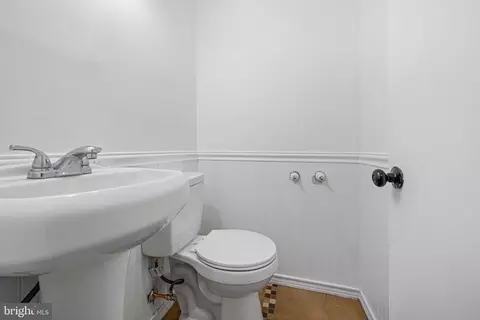 Entry Way - 72 Village Dr, Dover, DE 19904 photo 2 of 5