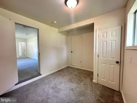 Entry Way - 2 Washington Pl, Dover, DE 19901 photo 1 of 1