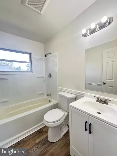 Bath - 2 Washington Pl, Dover, DE 19901 photo 1 of 1