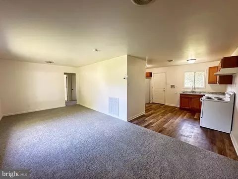 Living - 2 Washington Pl, Dover, DE 19901 photo 3 of 3