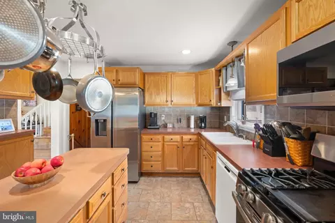 Kitchen - 944 Sunset Ter, Dover, DE 19904 photo 4 of 4