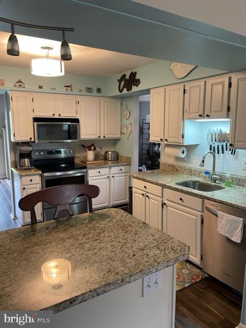 458 Granger Dr, Bear, DE 19701 photo 7