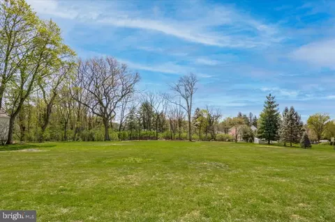 4904 Threadneedle Rd, Wilmington, DE 19807