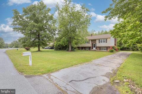 402 Hickory Dr, Bear, DE 19701 photo 2